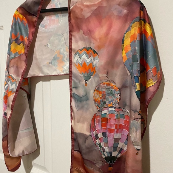 Cappadocia Turkey Hot Air Balloons 100% silk acarf - Picture 8 of 12